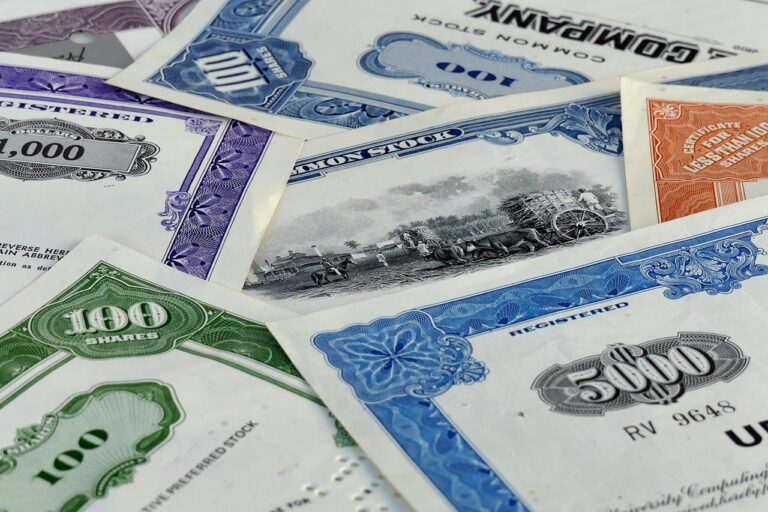 金利と株価の関係をわかりやすく解説。なぜ金利で株価は動くのか？